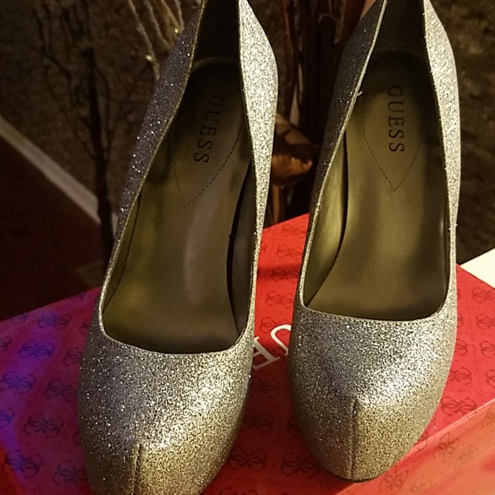 Size 7.5 pumps